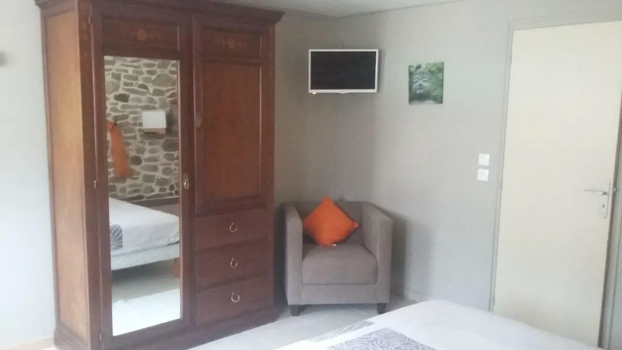 La Roussilhe Bed & Breakfast Sousceyrac 0*,  France